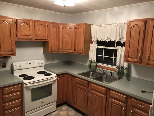 Kitchen - 7 Lincoln Ave