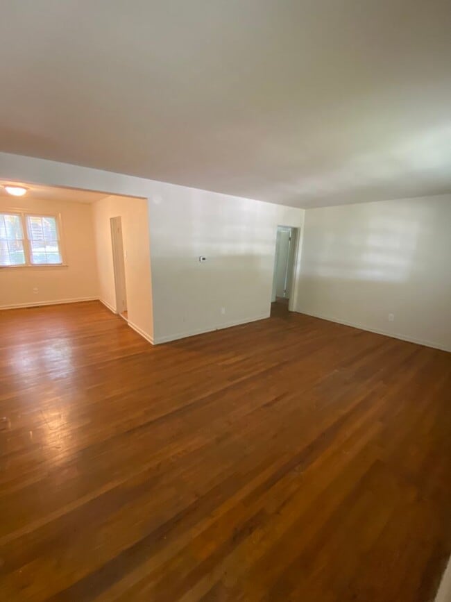 Building Photo - 1092 Nichols Dr