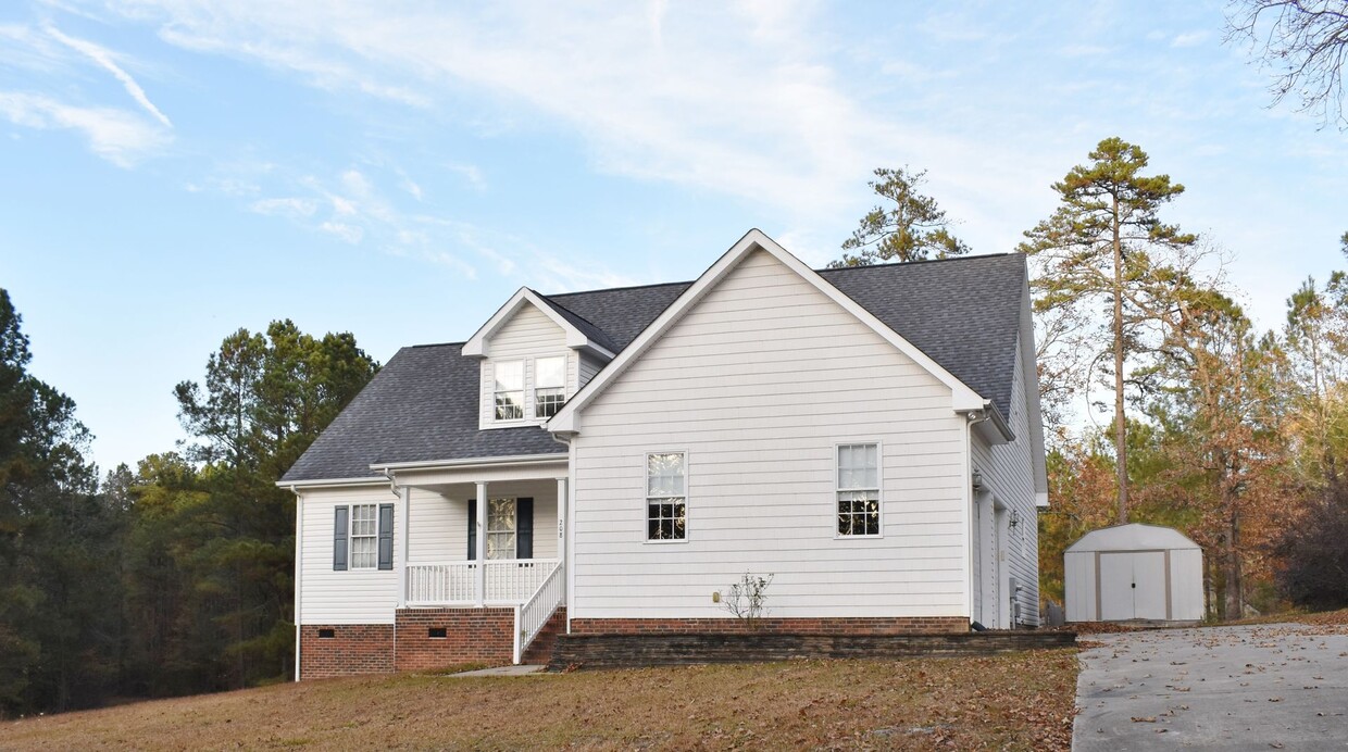 Primary Photo - Charming 3bed/ 2 Bath Ranch in Lillington