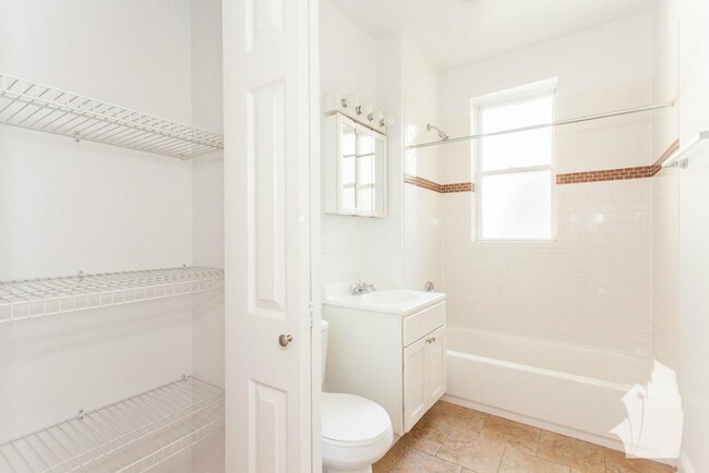 Foto del edificio - 3428 W Parker Ave