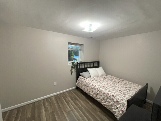 Foto del edificio - 9059 Centerway Rd