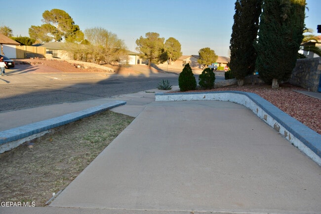 Building Photo - 10640 Vista Alegre Dr