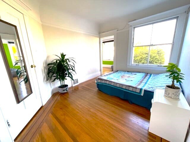 Foto principal - 1840 Grove St