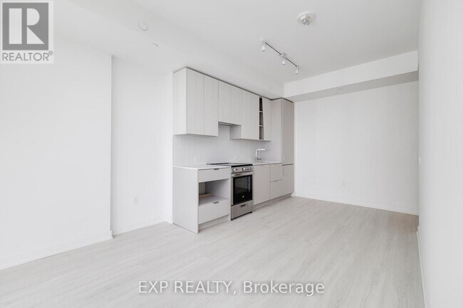 Photo du bâtiment - 3883-3883 Quartz Rd