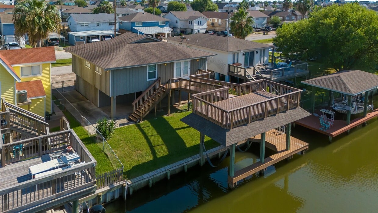 Primary Photo - 170 Barracuda St