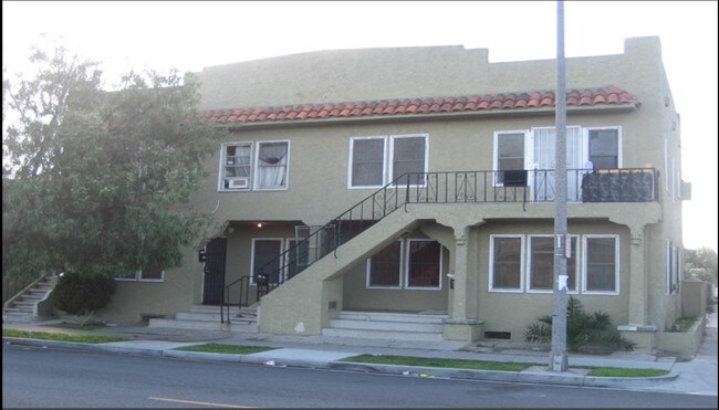 Building Photo - 822 E 20th St