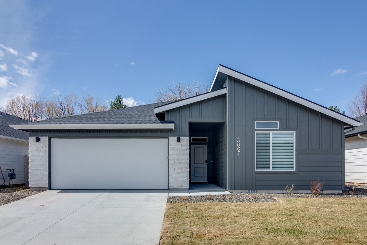 Primary Photo - 4 Bedroom Home.