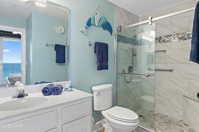 Foto del edificio - 17545 Front Beach Rd