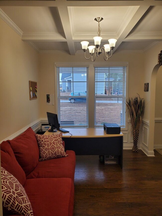 Building Photo - NEW LISTING- 4 bd/ 2.5 ba located MINUTES from Fort Bragg! Quiet Neighborhood!
