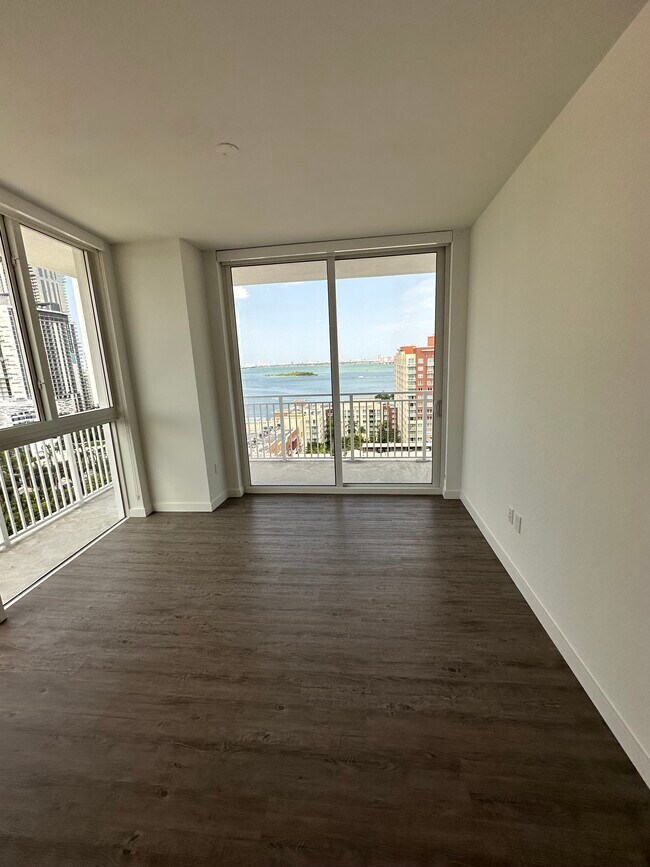 Foto del edificio - 221 NE 19th St