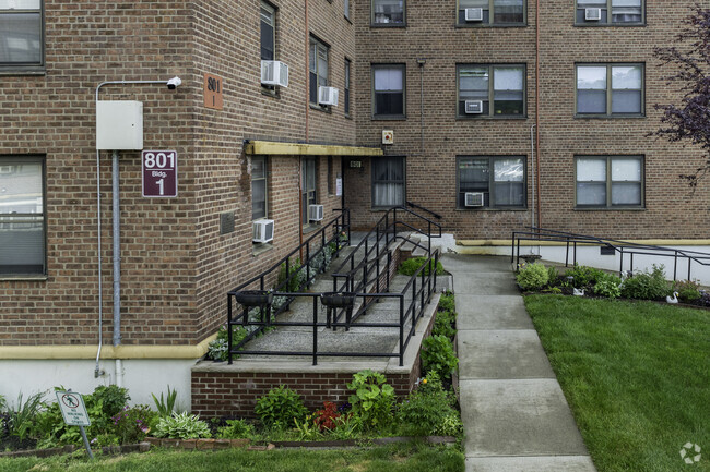 Entrance - Park East Terrace