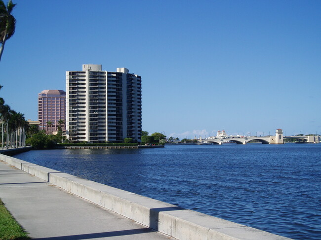 Foto del edificio - 1601 S Flagler Dr