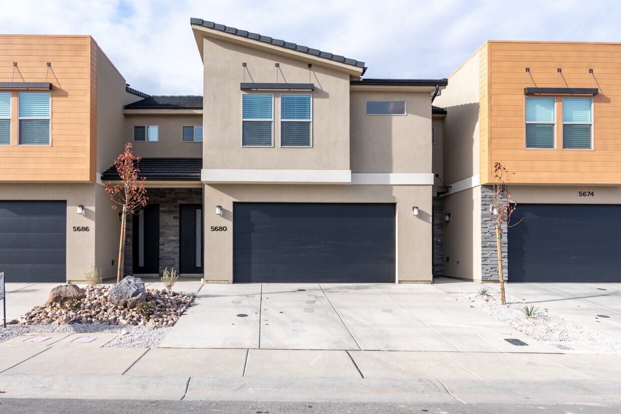 Foto principal - 5680 S Duel Ln