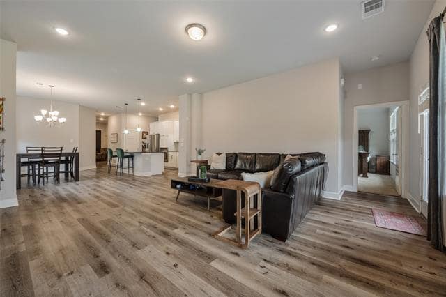 Building Photo - 1656 Deerpath Dr