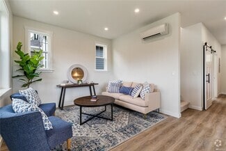 Building Photo - 3226 E Sunset Dr