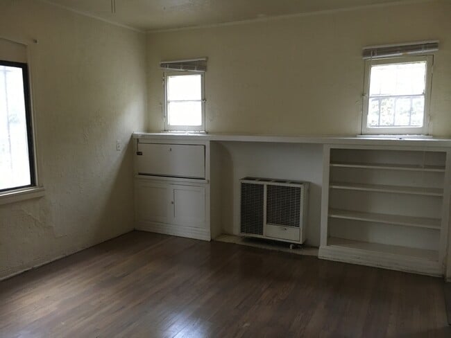 Building Photo - 819 N Alta Vista Blvd