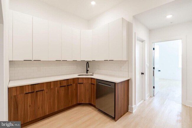 Building Photo - 4408 Lancaster Ave