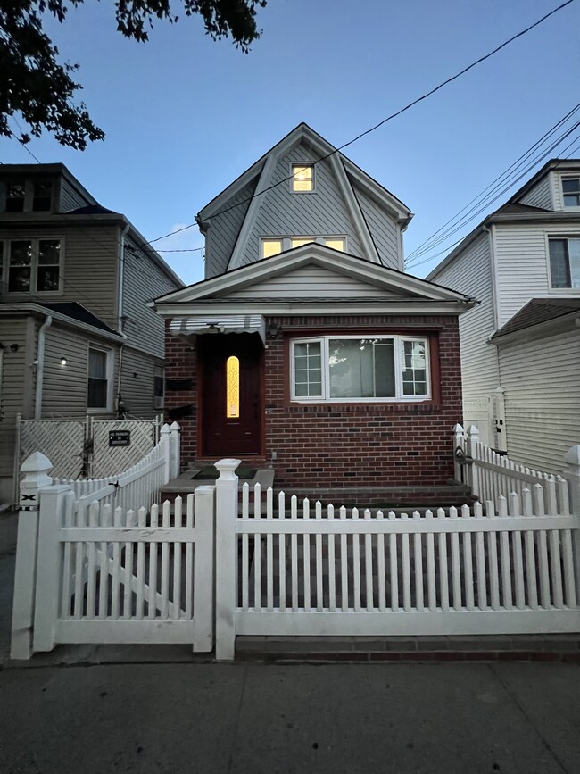 Building Photo - 10719 90th St