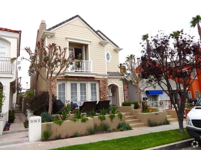 Building Photo - 504 Dahlia Pl
