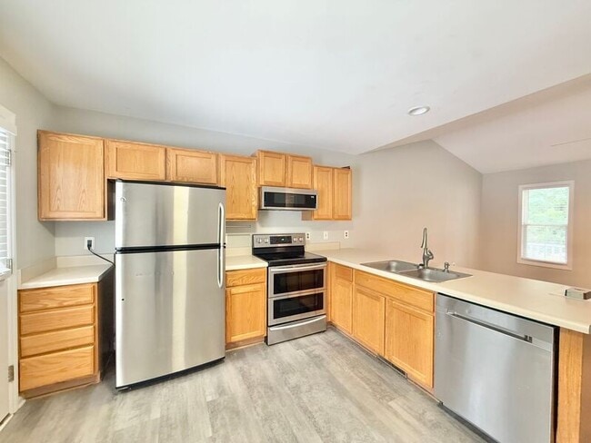 Building Photo - 119 Percheron Dr