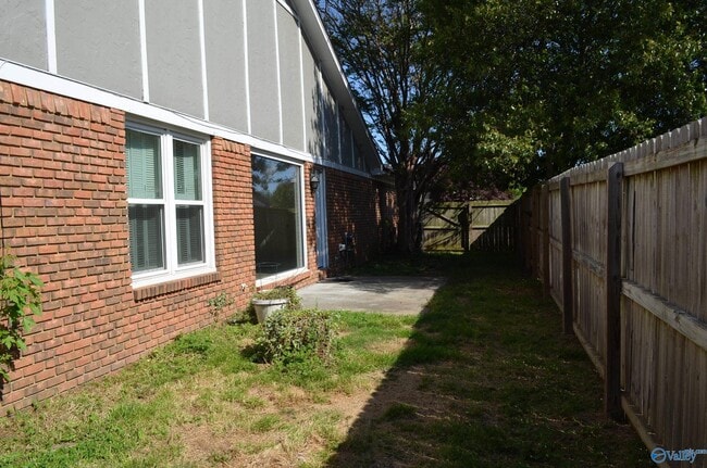 Foto del edificio - 2136 Eastbrook SE
