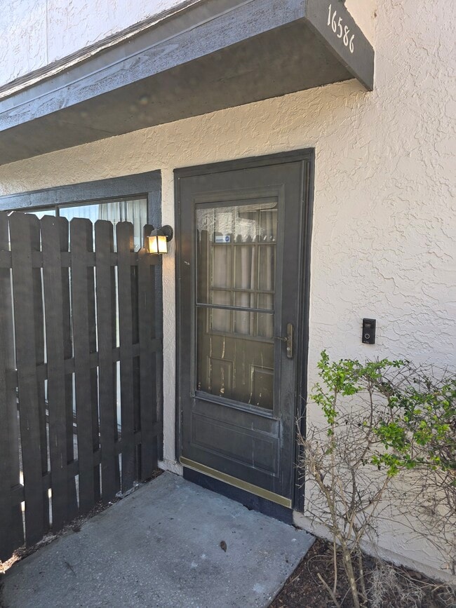 Foto del edificio - 16586 Brigadoon Dr