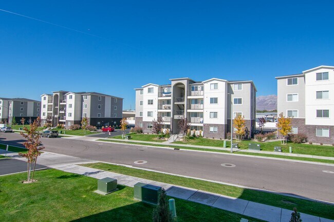 Building Photo - *Blackstone Farms in Provo