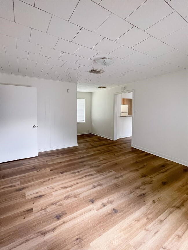 Building Photo - 1241 Chevy Chase Dr