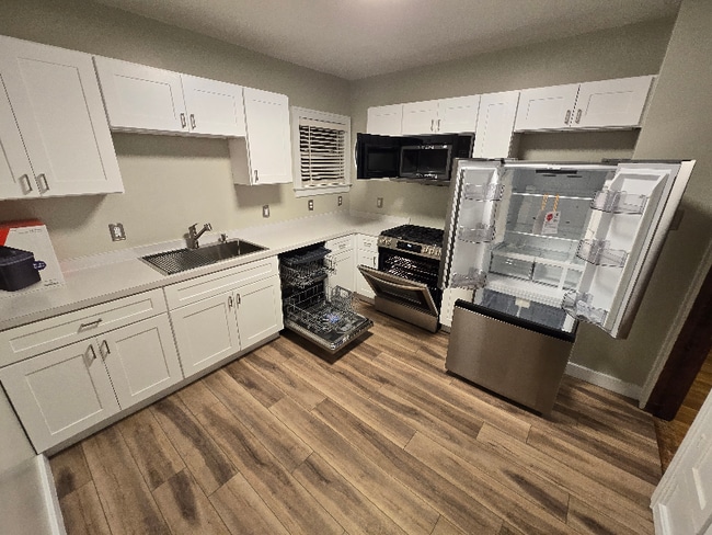 Foto del edificio - 1019 Widdicomb Ave NW