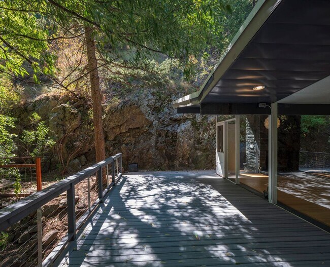 Foto del edificio - INCREDIBLE Mountain Home! 3BD/1BA- Availab...