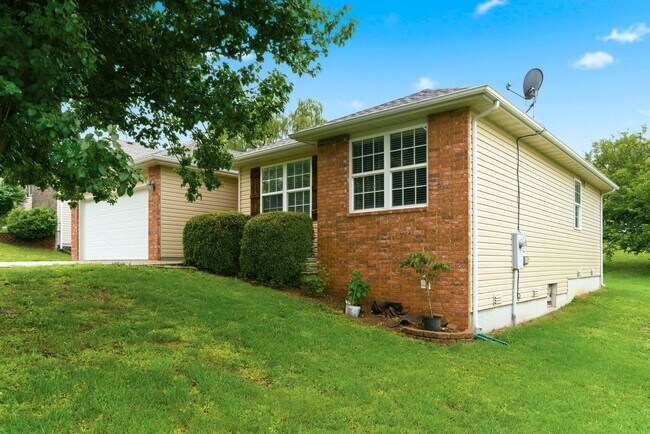 Foto del edificio - Charming 3 Bed | 2 Bath Home in the Heart of Ozark!