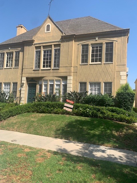 Foto del edificio - 138 S Reeves Dr