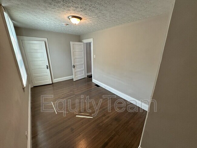 Foto del edificio - 625 Symmes Ave