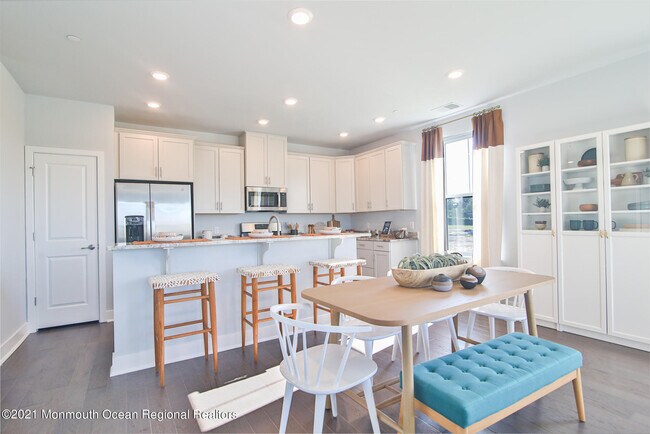 Foto del edificio - 4 Midway Rd N