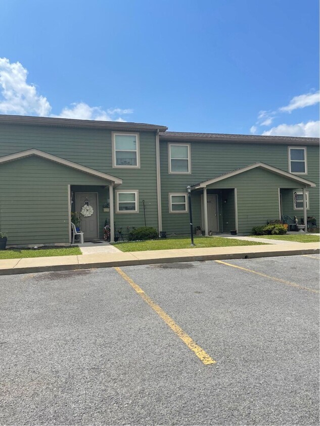 Building Photo - 2 BR 40%