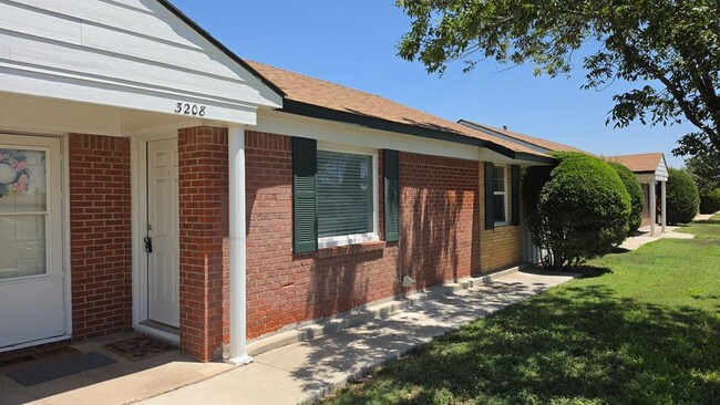 Foto del edificio - 3208 W Kansas Ave