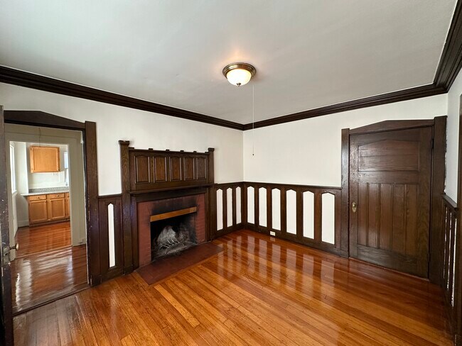 Building Photo - 96 Mount Auburn St