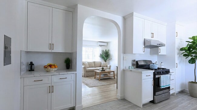 Building Photo - 1553 Riverside Dr