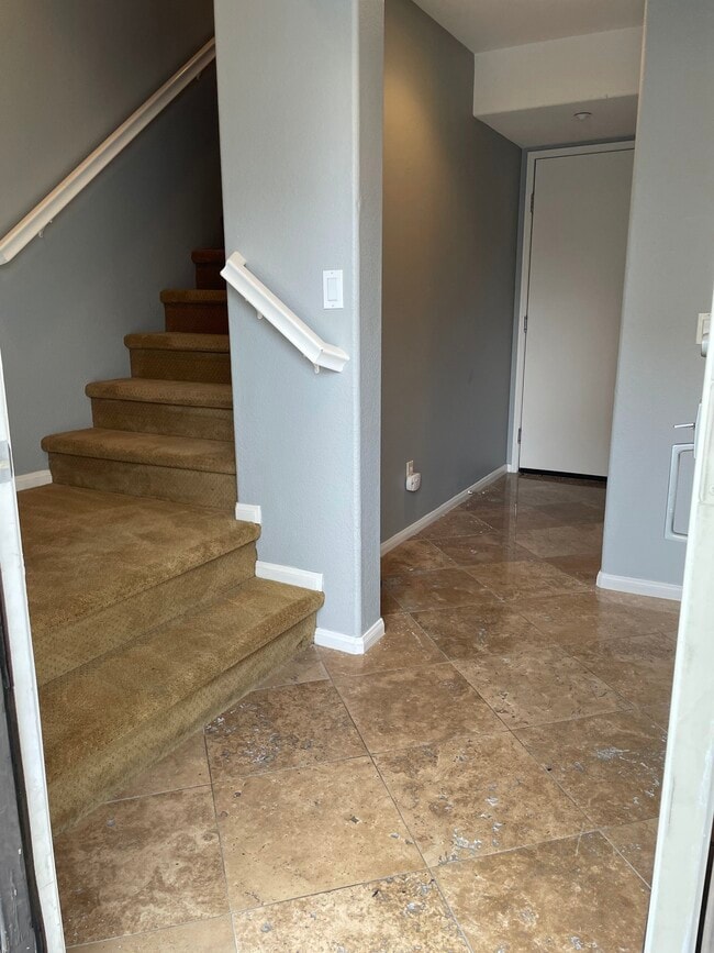 Front Entrance - 380 Tesoro Gln