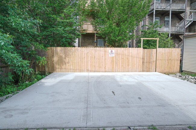 Foto del edificio - 1321 S Lawndale Ave