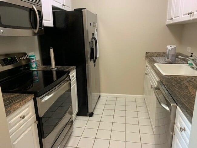 Building Photo - 1BR Waterfront Condo