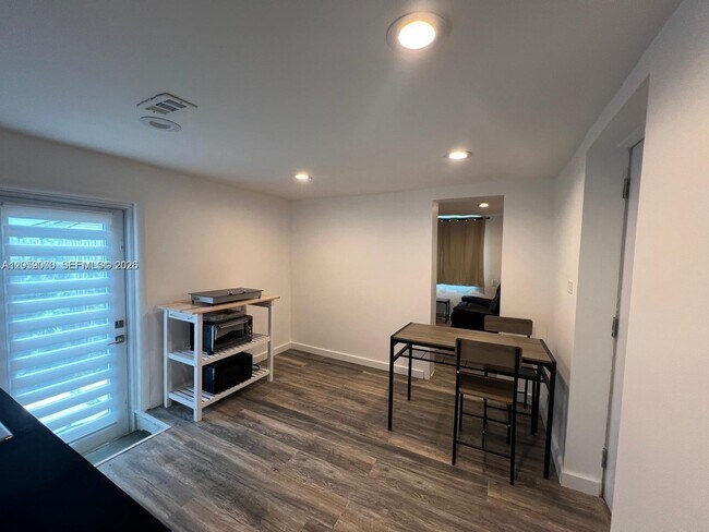 Foto del edificio - 1430 NE 149th St