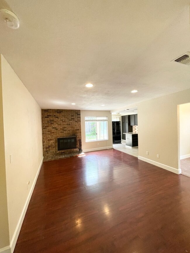 Foto del edificio - Recently Refreshed 3 bedroom with Central Heat/Air