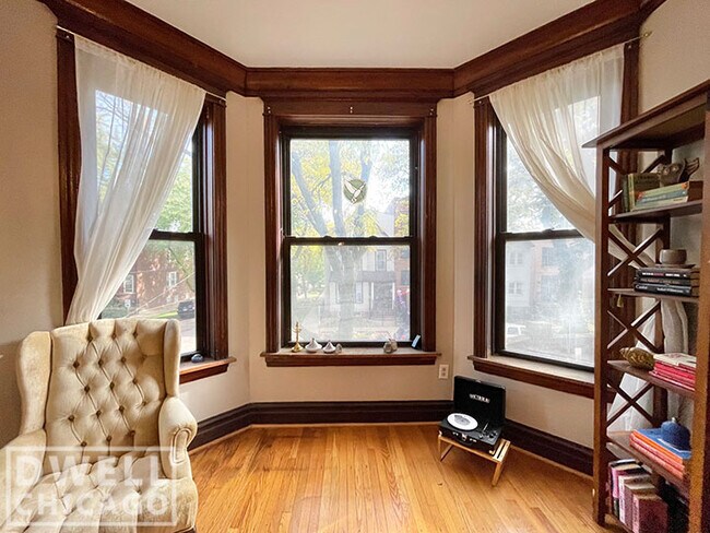 Foto del edificio - 2456 N Francisco Ave