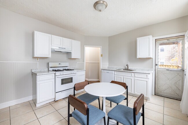 Building Photo - 17 Cawfield St