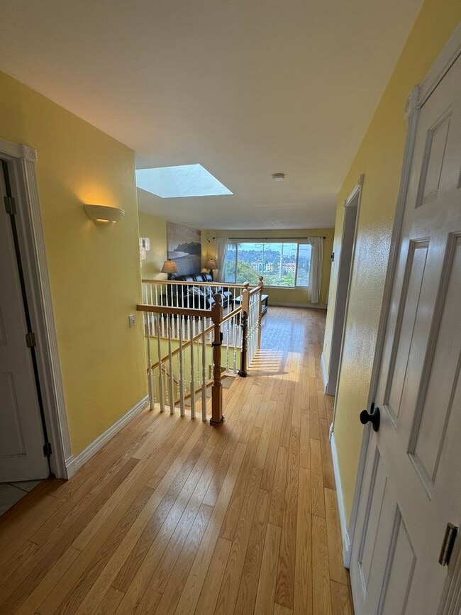 Building Photo - 3BD/2BA HOME w/ attached garage near USD/C...