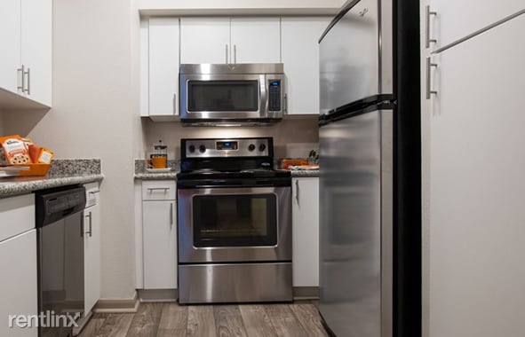 Building Photo - 680 N Sam Houston Pky W