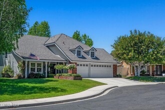 Building Photo - 907 Sagebrush Pl