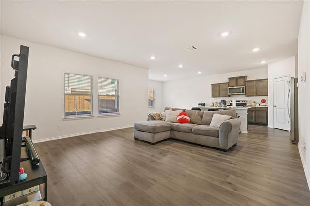 Building Photo - 3329 Watterson Wy