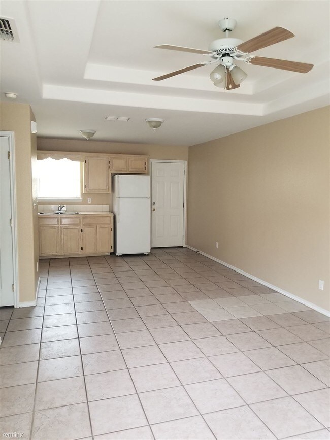 Building Photo - 2 br, 1 bath  - 725 W Matz Ave A